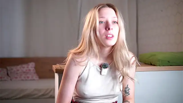 Snapshot of LeeryWonder chatting on 03-15-26, 01:33 LeeryWonder online show from 03-15-26, 01:33