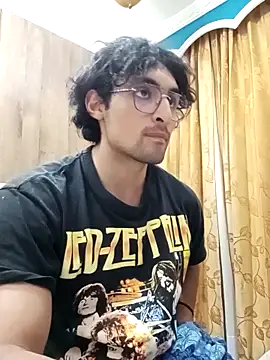 Snapshot of Apolo_Men chatting on 03-05-26, 05:36 Apolo Men online show from 03-05-26, 05:36