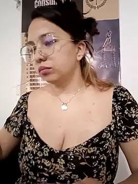 Snapshot of ISABELLA-24_ chatting on 03-10-26, 12:21 ISABELLA-24 online show from 03-10-26, 12:21