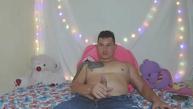 Snapshot of Eternalfuego chatting on 03-06-26, 05:48 Eternalfuego online show from 03-06-26, 05:48