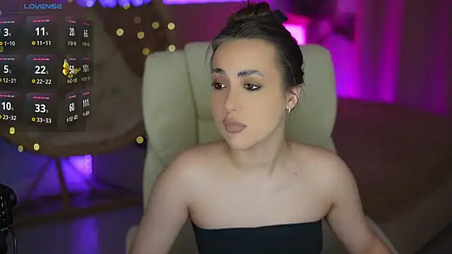 OliviaMoore  online show from 03-11-26, 02:23