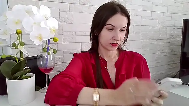 JuliaLovely online show from 06-24-26, 01:43