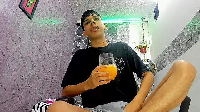 Snapshot of sexyboys_cutexx18 chatting on 02-09-26, 10:14 sexyboys cutexx18 online show from 02-09-26, 10:14