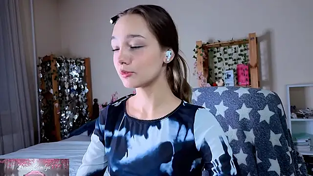 HoneyComfy online show from 04-25-26, 02:14