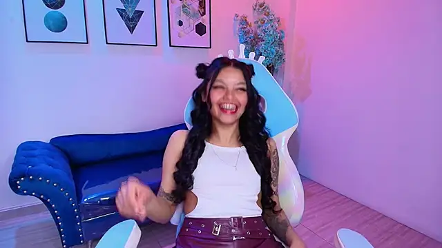 Maddie T18 online show from 06-10-26, 11:31