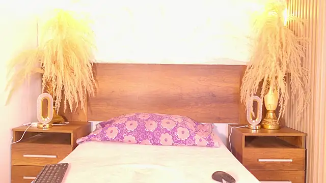 mollyjackson  online show from 04-19-26, 12:59