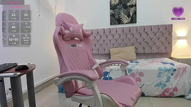 thaliaa smith1 online show from 04-27-26, 09:35