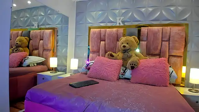 Paris Velvet online show from 01-31-26, 10:08