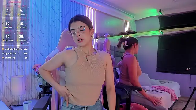 Snapshot of KatyParisi chatting on 02-09-26, 08:35 KatyParisi online show from 02-09-26, 08:35