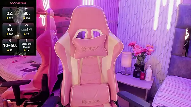 Snapshot of KatyParisi chatting on 03-12-26, 07:42 KatyParisi online show from 03-12-26, 07:42