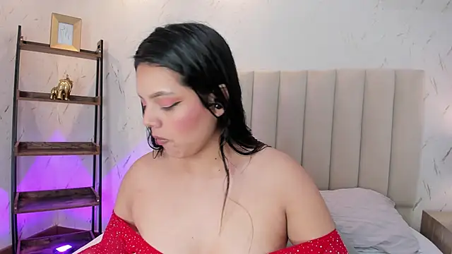 ViolettaRousee  online show from 04-28-26, 09:42