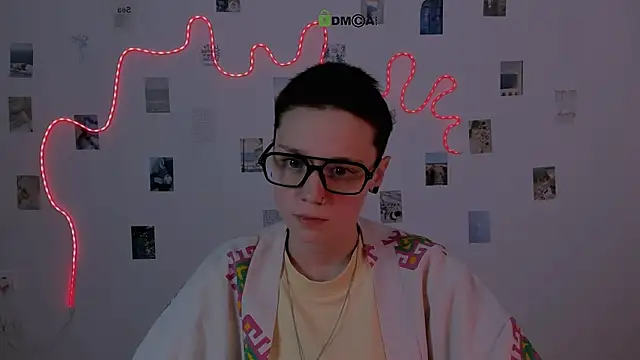 Snapshot of emi_fade chatting on 02-05-26, 01:49 emi fade online show from 02-05-26, 01:49