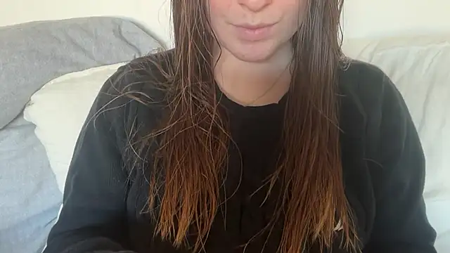 Snapshot of Lucyschickt chatting on 04-22-26, 05:25 Lucyschickt online show from 04-22-26, 05:25