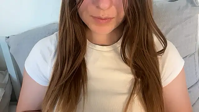 Snapshot of Lucyschickt chatting on 05-29-26, 01:31 Lucyschickt online show from 05-29-26, 01:31