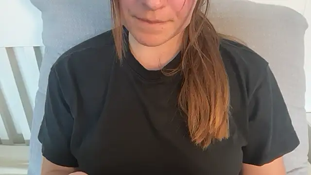 Snapshot of Lucyschickt chatting on 06-11-26, 02:15 Lucyschickt online show from 06-11-26, 02:15