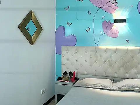 Snapshot of Melannyy__ chatting on 03-12-26, 01:01 Melannyy online show from 03-12-26, 01:01