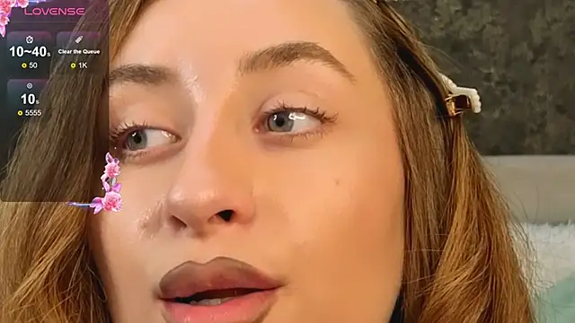 AuraM00n online show from 04-21-26, 02:51