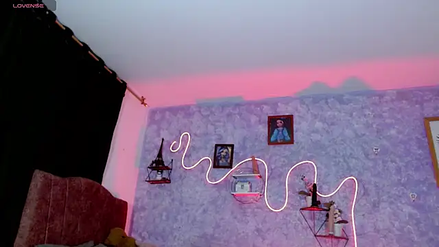 Snapshot of Everlin__Hot_ chatting on 03-15-26, 02:06 Everlin Hot online show from 03-15-26, 02:06