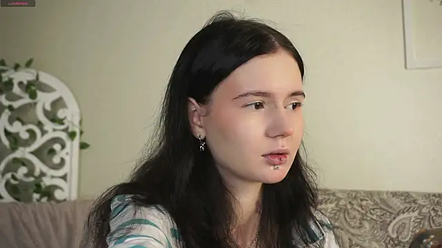 Snapshot of Glow_hollow chatting on 02-13-26, 03:46 Glow hollow online show from 02-13-26, 03:46