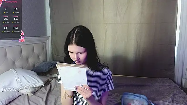 Snapshot of Glow_hollow chatting on 02-22-26, 04:02 Glow hollow online show from 02-22-26, 04:02