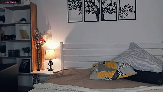 Snapshot of MalvinaTrafford chatting on 02-16-26, 09:44 MalvinaTrafford online show from 02-16-26, 09:44