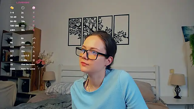 Snapshot of MalvinaTrafford chatting on 03-09-26, 08:13 MalvinaTrafford online show from 03-09-26, 08:13