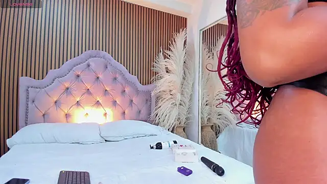 Snapshot of StacyMoon_ chatting on 02-17-26, 05:04 StacyMoon online show from 02-17-26, 05:04