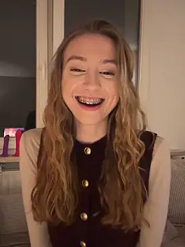 Snapshot of romyxxs chatting on 02-04-26, 10:26 romyxxs online show from 02-04-26, 10:26