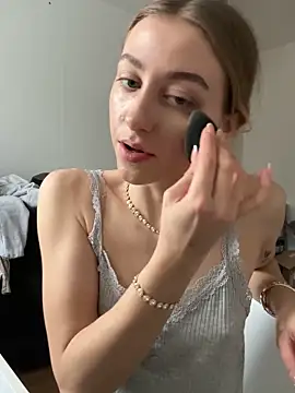 Snapshot of romyxxs chatting on 02-09-26, 12:42 romyxxs online show from 02-09-26, 12:42