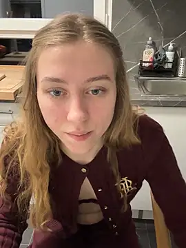 Snapshot of romyxxs chatting on 03-08-26, 06:55 romyxxs online show from 03-08-26, 06:55