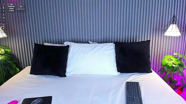 Yalezka  online show from 04-29-26, 04:49