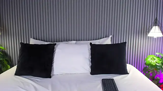 Yalezka  online show from 04-30-26, 04:41