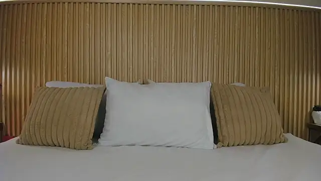 Yalezka  online show from 07-18-26, 04:05