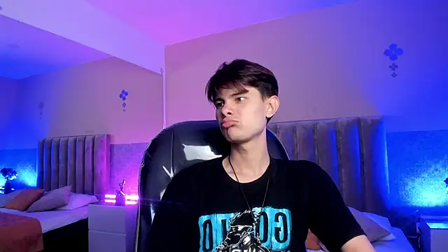 Derek Sinn online show from 04-21-26, 01:42