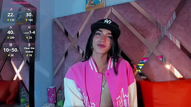 Snapshot of MeghanQueen__ chatting on 02-17-26, 04:09 MeghanQueen online show from 02-17-26, 04:09