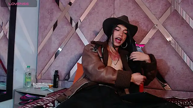 Snapshot of MeghanQueen__ chatting on 02-25-26, 05:17 MeghanQueen online show from 02-25-26, 05:17