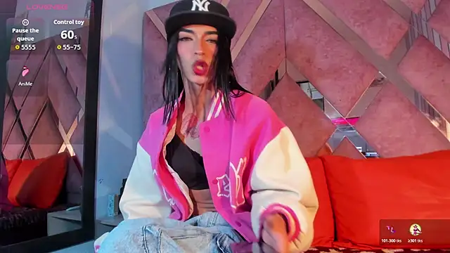 Snapshot of MeghanQueen__ chatting on 03-04-26, 06:52 MeghanQueen online show from 03-04-26, 06:52