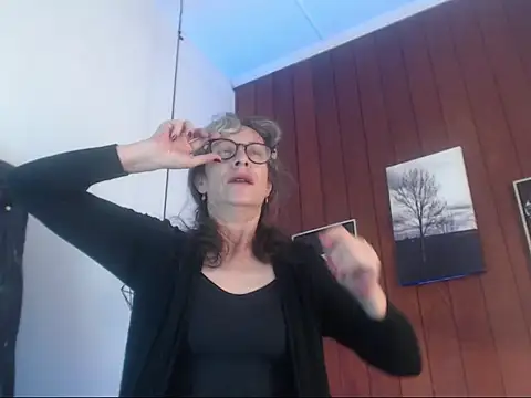 laurasofia45 online show from 02-18-26, 01:29