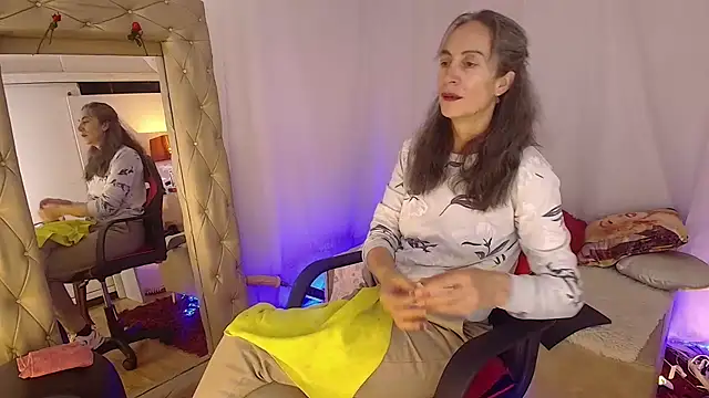 laurasofia45 online show from 04-28-26, 10:48