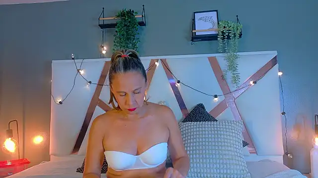 Snapshot of THALIAGRAY__ chatting on 03-13-26, 03:02 THALIAGRAY online show from 03-13-26, 03:02