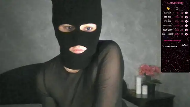 Snapshot of YenMoore chatting on 03-28-26, 09:20 YenMoore online show from 03-28-26, 09:20