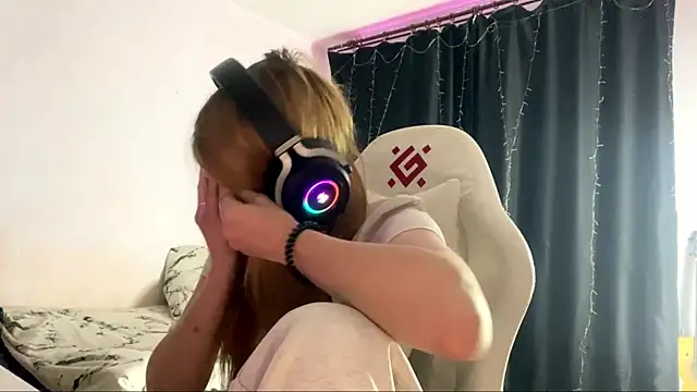 axin burnell online show from 04-06-26, 06:20