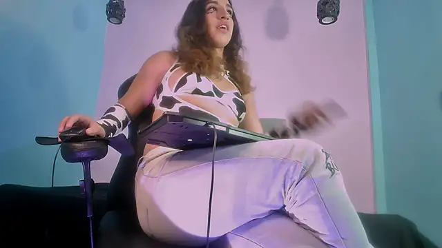 MEW ALIX online show from 04-25-26, 01:36