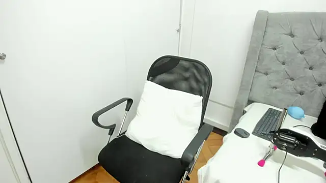 Snapshot of BianncaDiaz chatting on 03-13-26, 12:56 BianncaDiaz online show from 03-13-26, 12:56