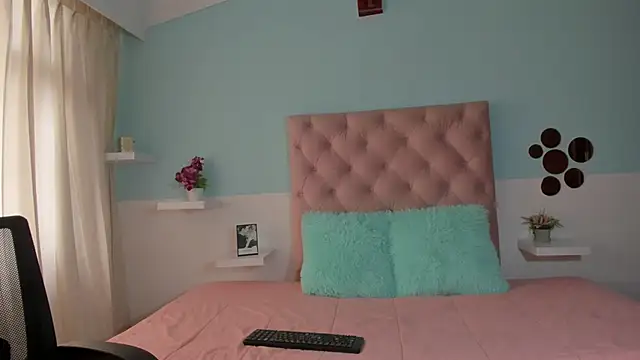 kendall hernandez online show from 03-16-26, 01:59