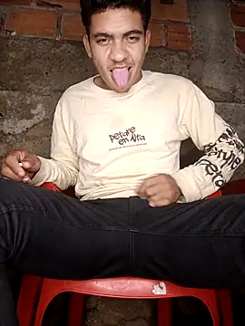 Snapshot of NikoHot_anatole chatting on 02-21-26, 01:06 NikoHot anatole online show from 02-21-26, 01:06