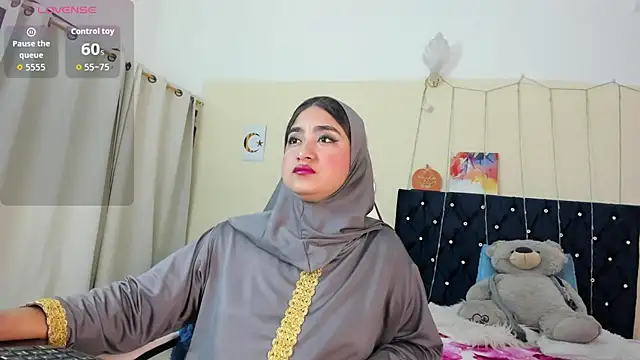 Snapshot of SamiraAwada chatting on 05-12-26, 07:11 SamiraAwada online show from 05-12-26, 07:11