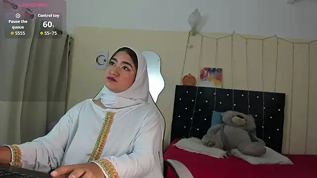Snapshot of SamiraAwada chatting on 05-13-26, 07:11 SamiraAwada online show from 05-13-26, 07:11