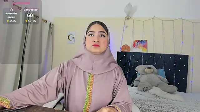Snapshot of SamiraAwada chatting on 05-16-26, 12:15 SamiraAwada online show from 05-16-26, 12:15