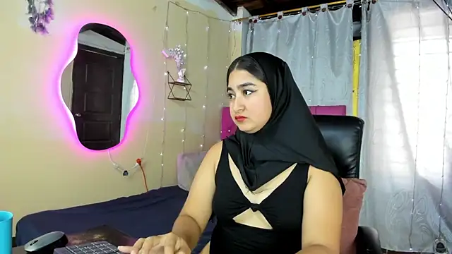 Snapshot of SamiraAwada chatting on 06-01-26, 07:04 SamiraAwada online show from 06-01-26, 07:04
